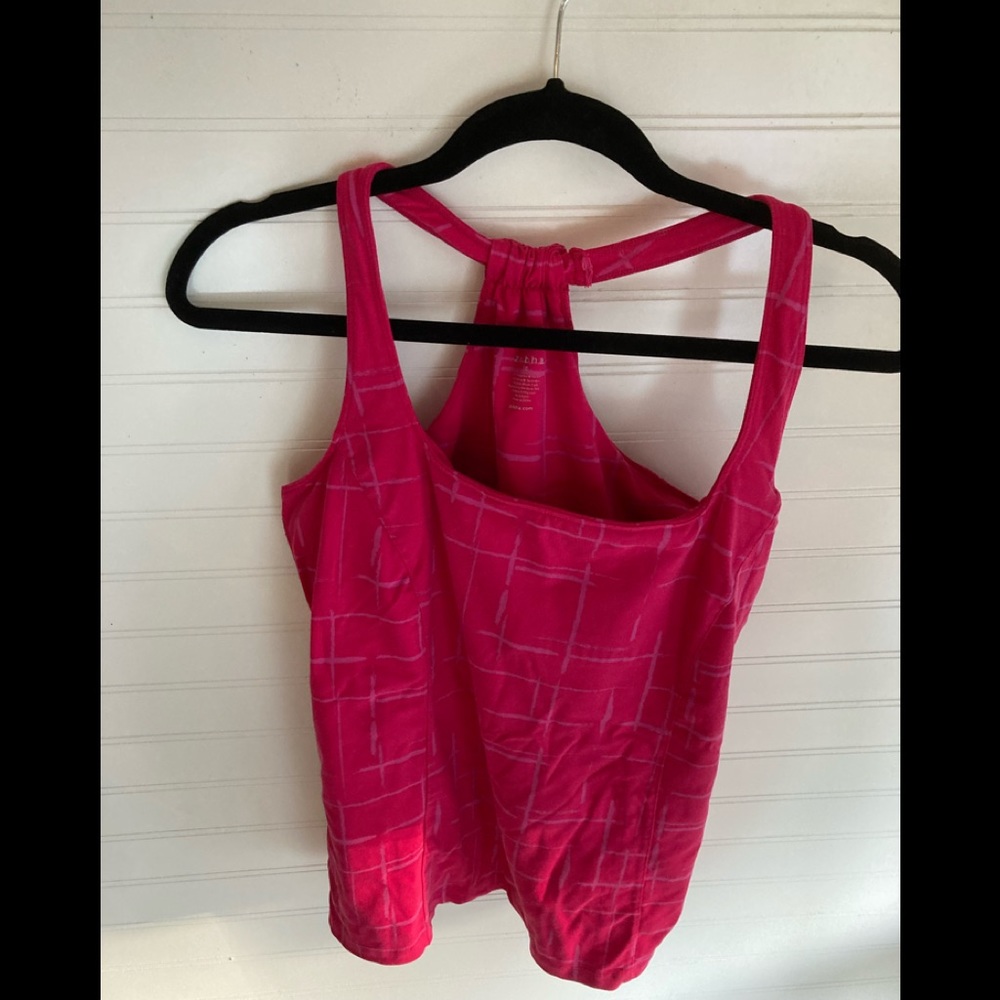 Zobha athletic shirt size 10